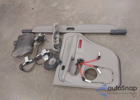 2005 Chevrolet Tahoe Ls z USA, uszkodzony, nr VIN 1GNEC13T05R118293